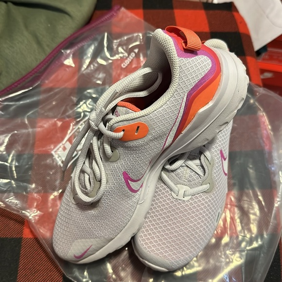 Nike Renew sneakers worn once but still in excellent condition - Picture 5 of 7